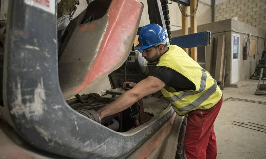 Procedury serwisowe dla różnych modeli widłowych wózków