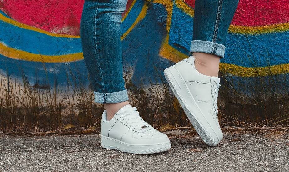 Damskie sneakersy – jakie modele są najmodniejsze w tym sezonie?