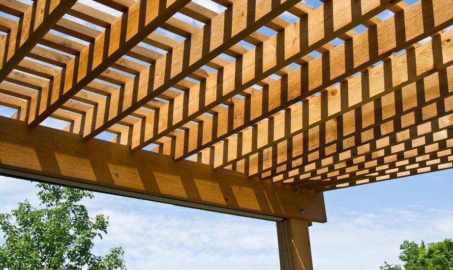 Minimalistyczne ogrodowe pergole – rozwiązania dla nowoczesnych przestrzeni