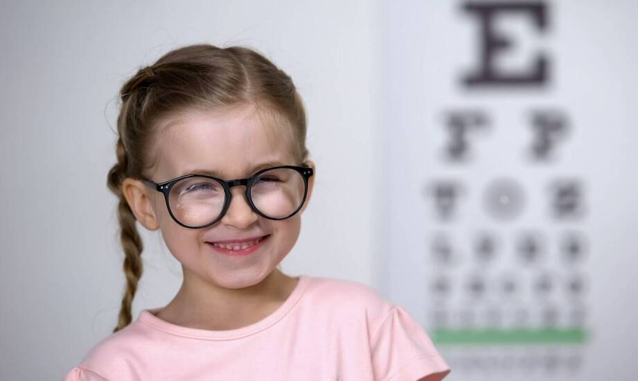 Jak dbać o zdrowie oczu dziecka w dobie edukacji cyfrowej?