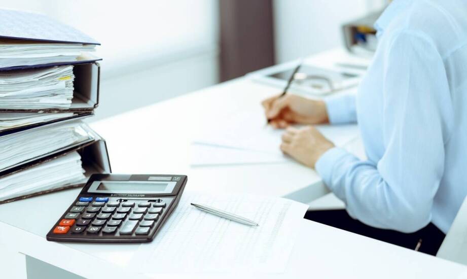 Jakie usługi oferuje biuro rachunkowe do efektywnego zarządzania płynnością finansową?