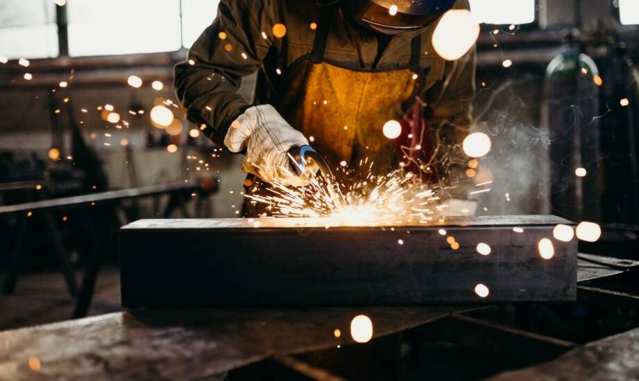 Jakie znaczenie mają uprawnienia spawaczy dla jakości usług?