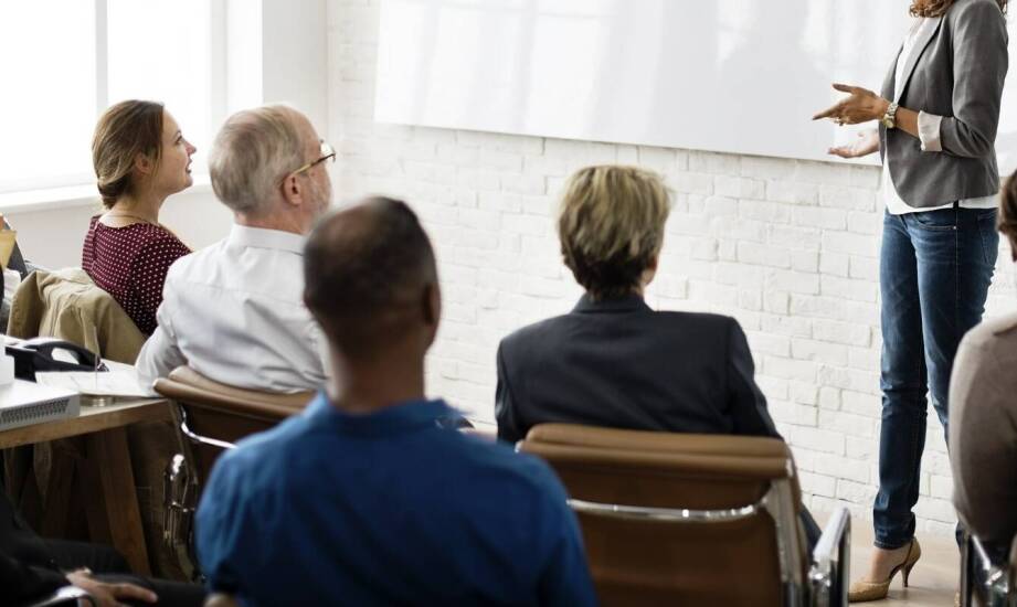 Integracja zawodowego doradztwa z programem nauczania dzięki online szkoleniom