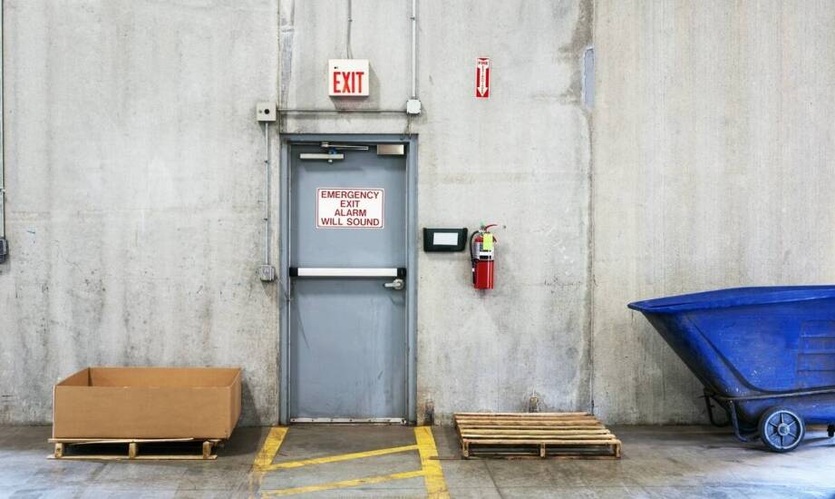 Rola systemów E-90 w zapewnieniu bezpieczeństwa pożarowego w obiektach magazynowych