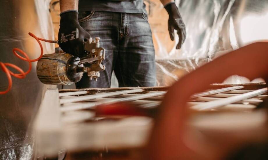 Jak wytrawianie metali poprawia efektywność procesu proszkowego malowania?