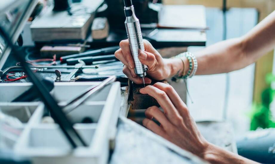 Jakie produkty można personalizować za pomocą mechanicznego grawerowania?