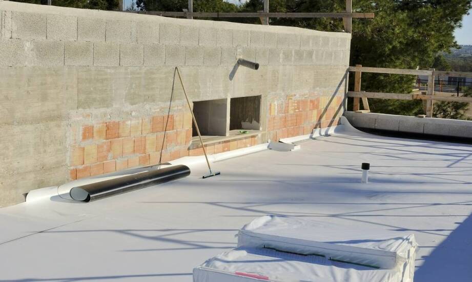 Zalety stosowania styropianu przy ocieplaniu płaskich dachów