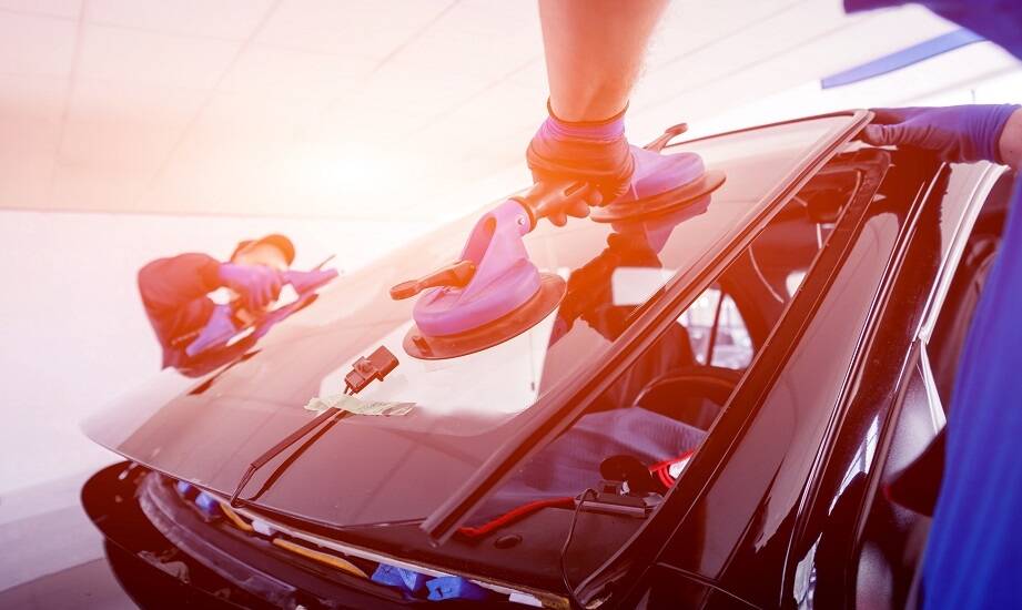 Jak unikać potencjalnych problemów po wymianie samochodowej szyby?