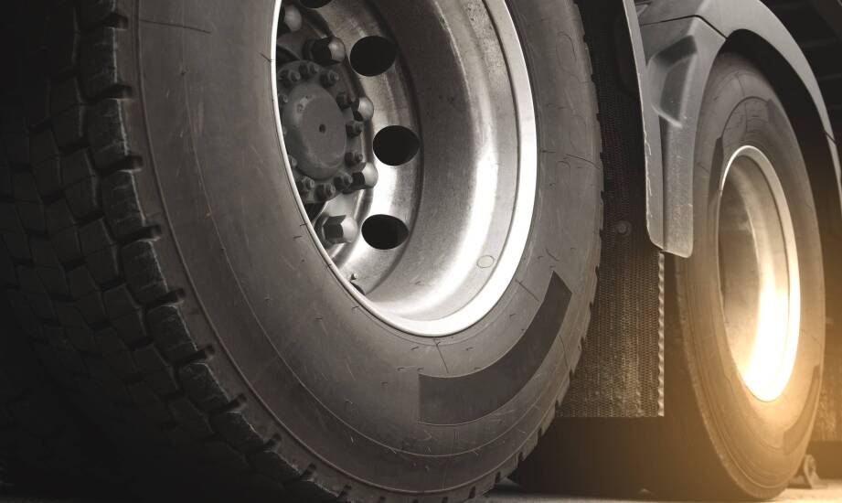 Kluczowe cechy ciężarowych opon dla floty transportowej