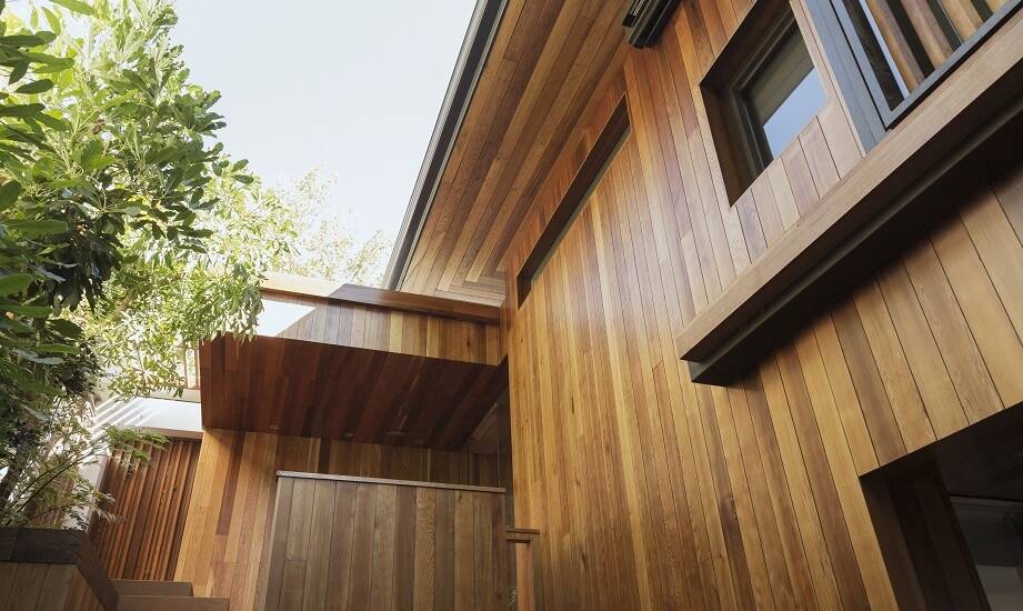 Zewnętrzne tynki dla drewnianych budynków: jakie są najlepsze rozwiązania?