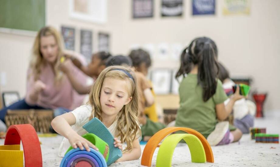 Dwujęzyczna edukacja a rozwój interpersonalnych umiejętności u dzieci