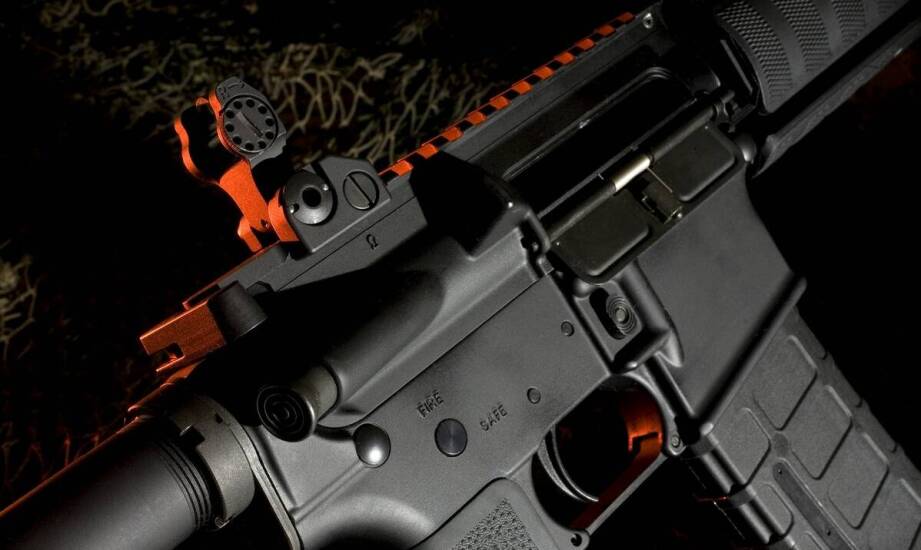 Czym kierować się przy wyborze taktycznej latarki na trudne warunki?