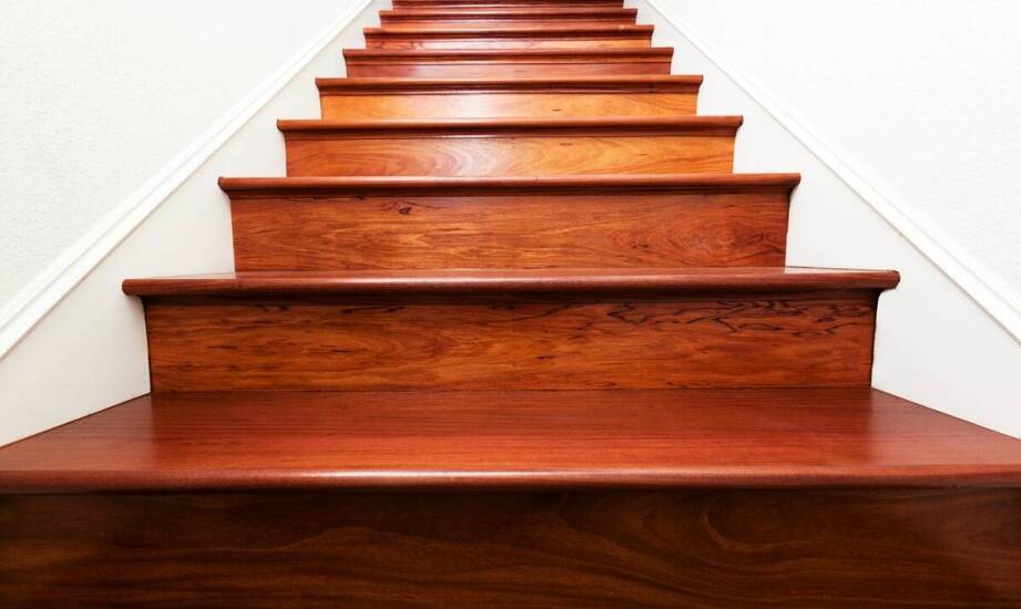 Bezpieczeństwo dzieci na schodach dzięki antypoślizgowym taśmom 3M