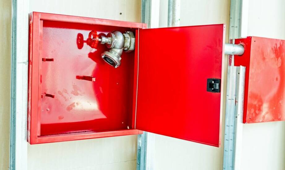 Rola hydrantowych instalacji w zintegrowanych systemach zabezpieczeń przeciwpożarowych