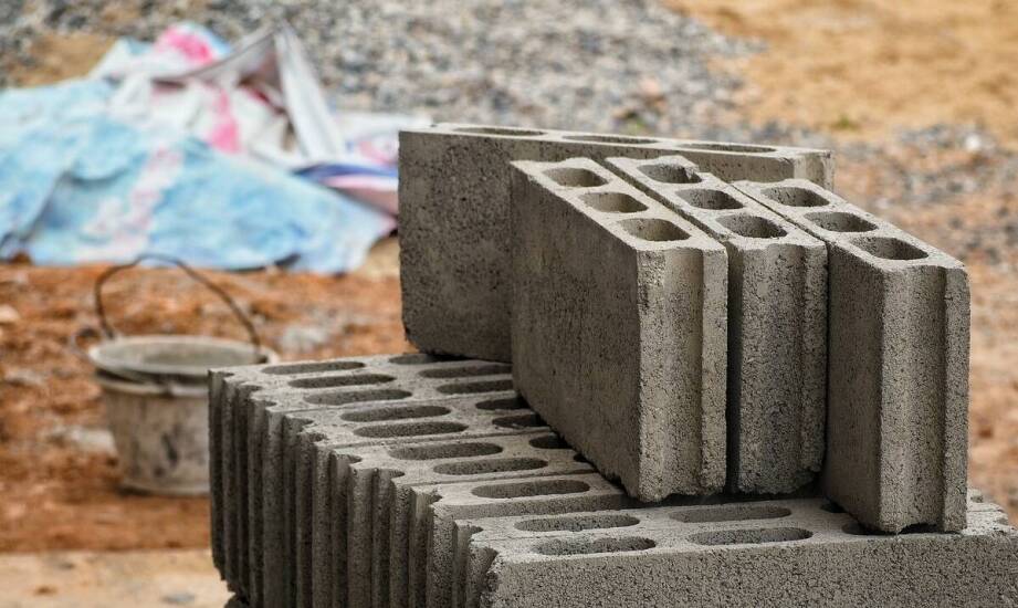 Jak jakość materiałów wpływa na trwałość konstrukcji domu?