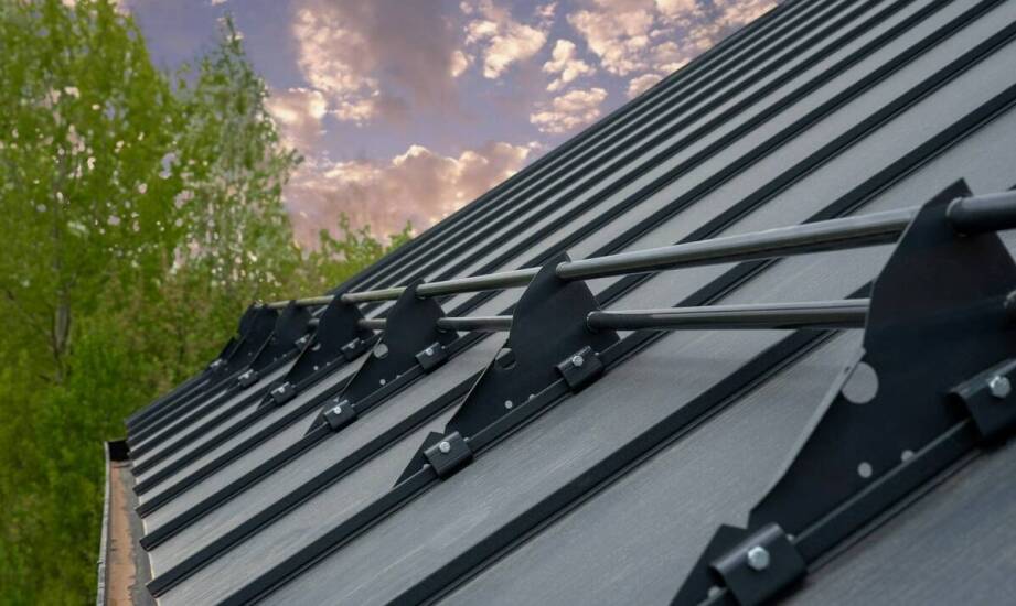 Akcesoria do fotowoltaicznych paneli – jak wspierają zarządzanie energią w hybrydowych systemach?