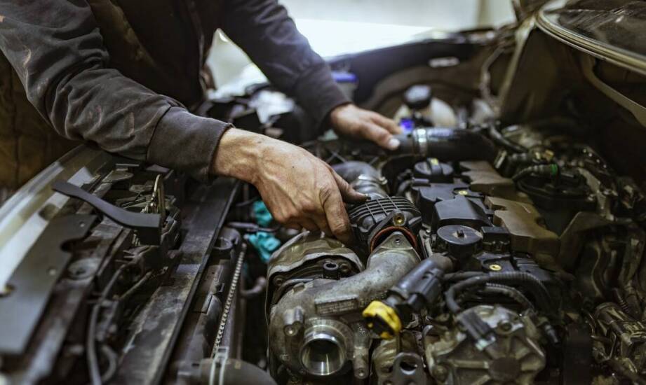 Jak warsztat samochodowy pomaga w doborze odpowiednich zamiennych części?