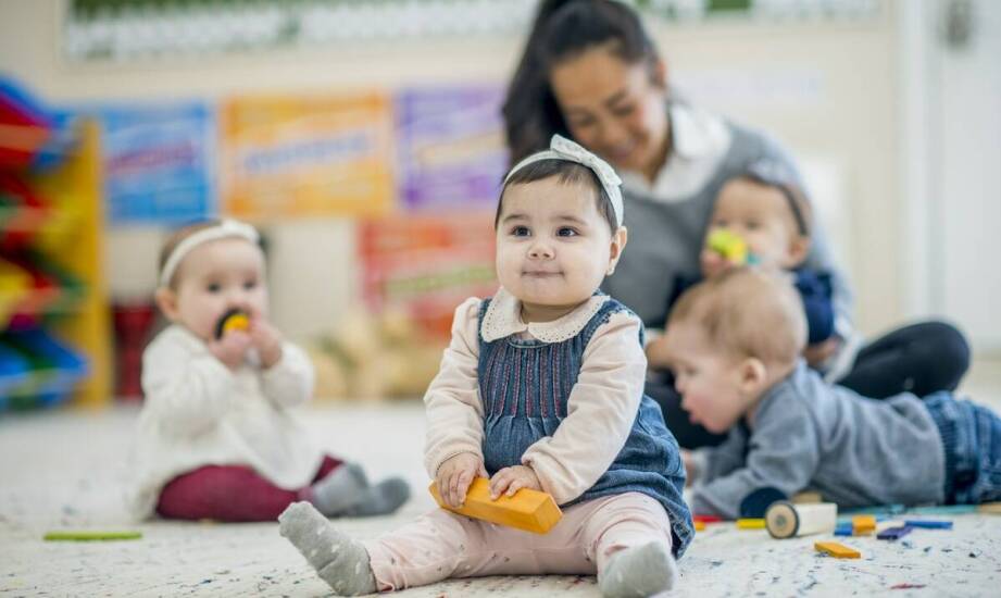 Dlaczego małe grupy w prywatnym żłobku są korzystne dla najmłodszych?