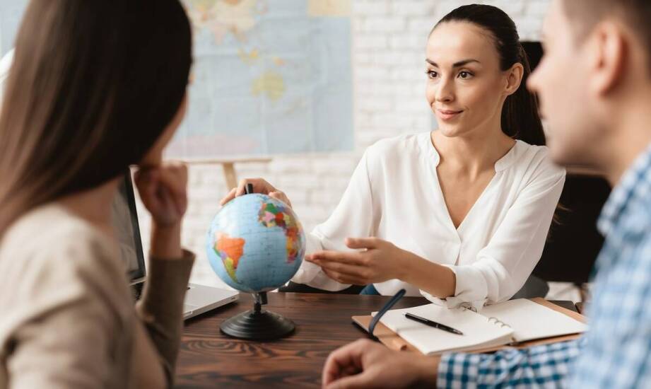 Jakie są zalety współpracy z turystycznymi licencjonowanymi pilotami?