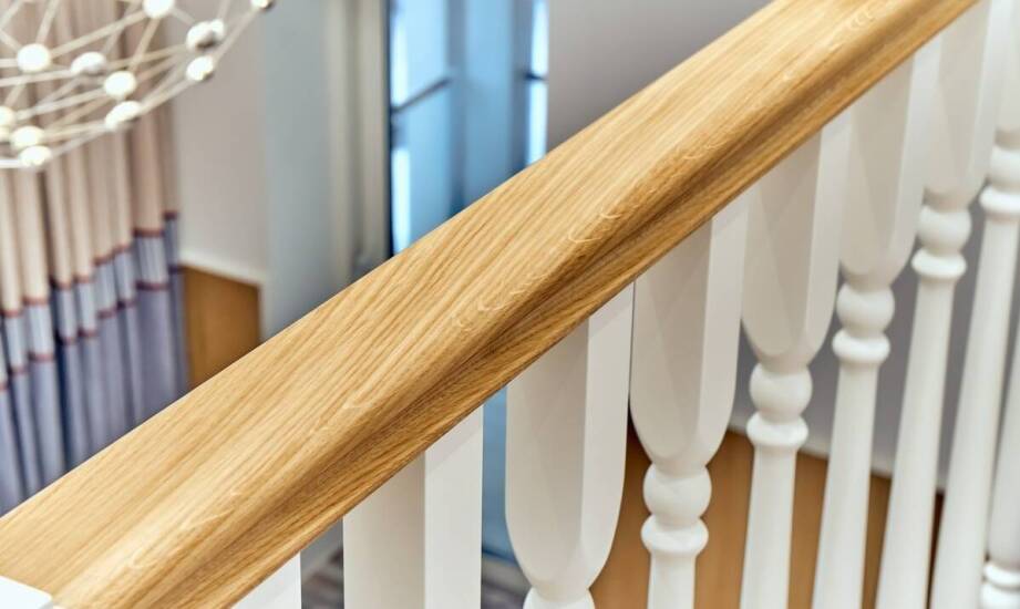 Metalowe tralki a klasyczne wzornictwo balustrad