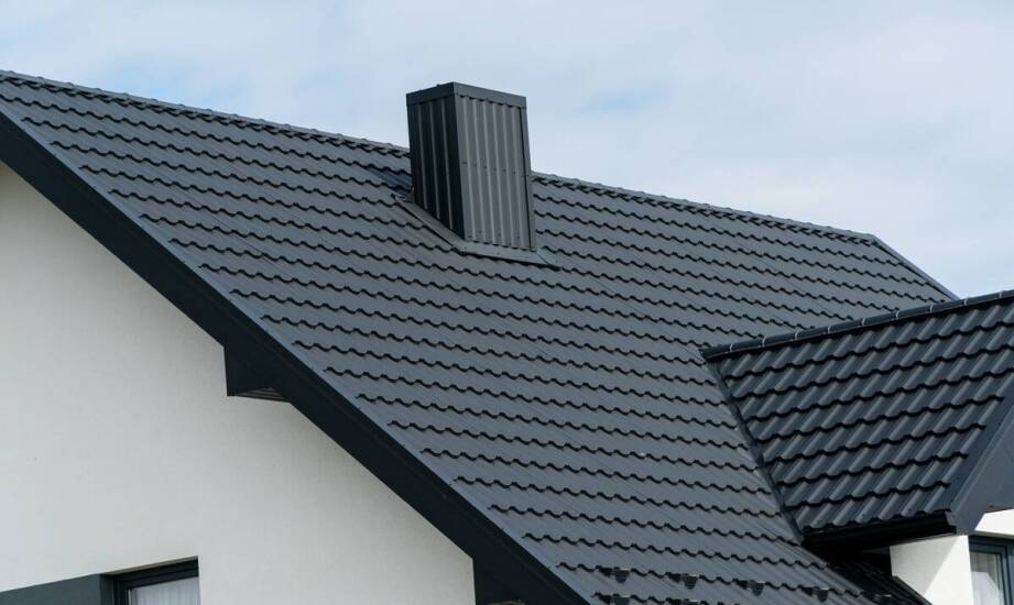 Najnowsze trendy w projektowaniu dachów z blachodachówką