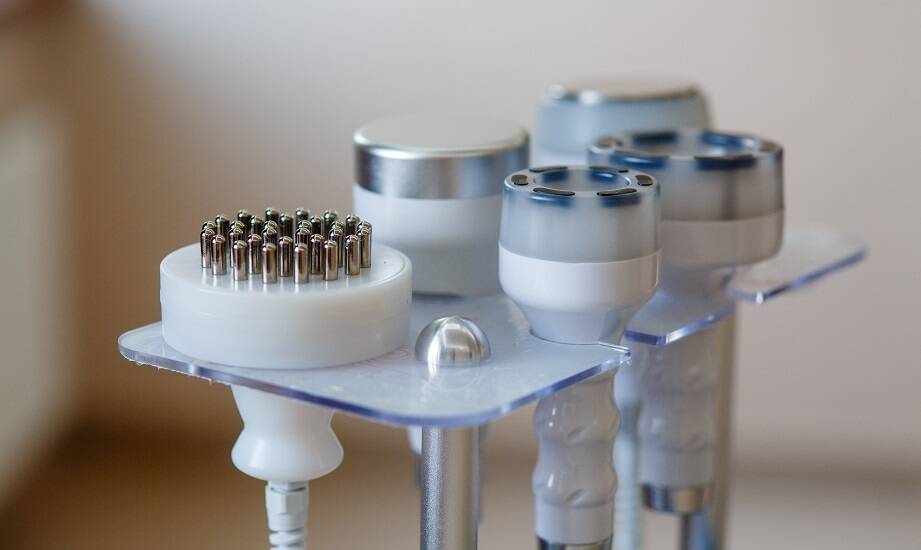 Bezpieczna sterylizacja kosmetycznych narzędzi – jakie produkty wybrać?