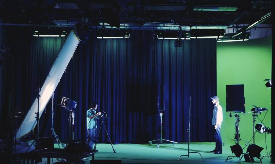 Jakie innowacyjne technologie oferują dostępne kamery na wynajem w Warszawie?