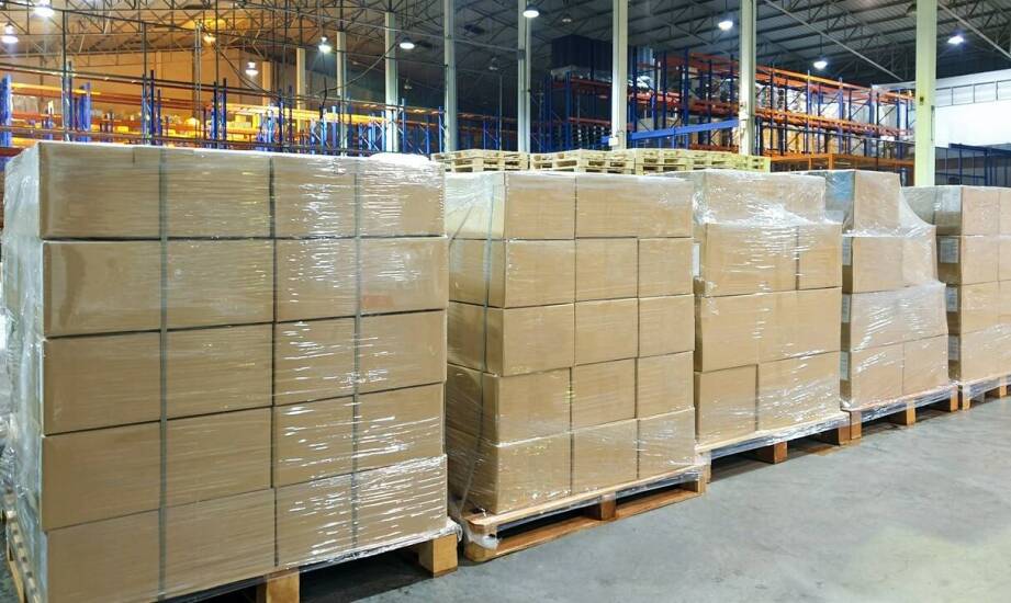 Rola folii stretch w zwiększaniu bezpieczeństwa towarów w transporcie