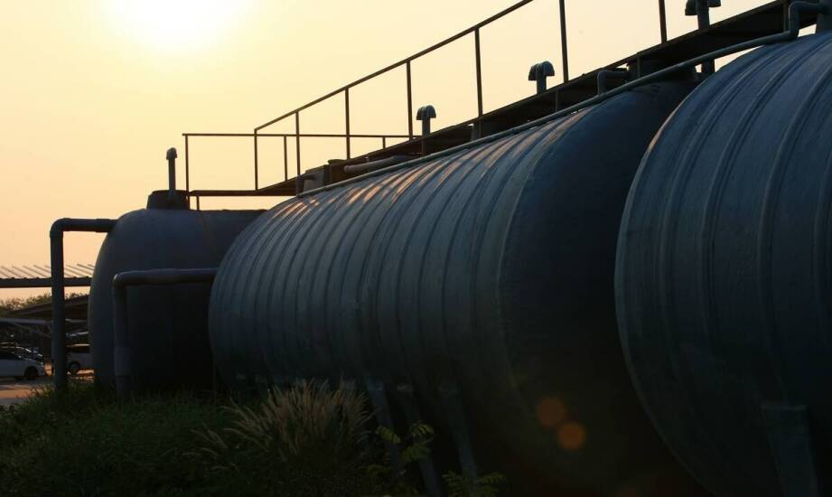 Kluczowe właściwości przemysłowych zbiorników z tworzyw sztucznych w przechowywaniu niebezpiecznych substancji