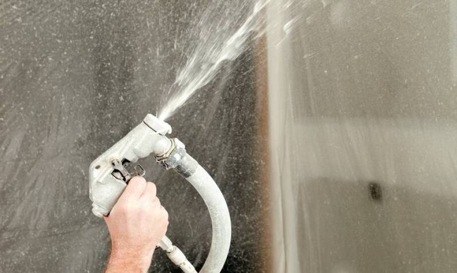 Tynki maszynowe: szybkość aplikacji i kosztowa efektywność