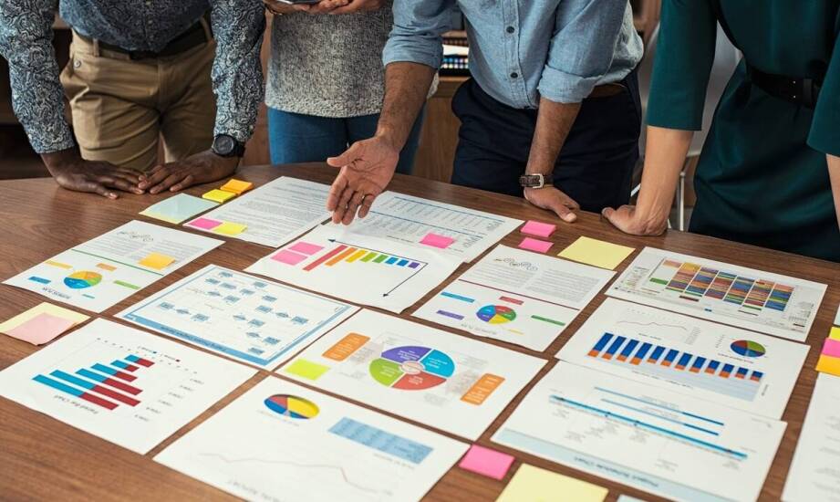 Jak reklamowa firma kreuje unikalne strategie marketingowe dla różnych branż?