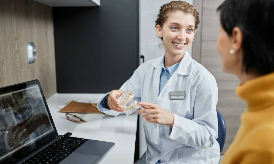 Jakie są najczęstsze pytania pacjentów dotyczące wybielania zębów?