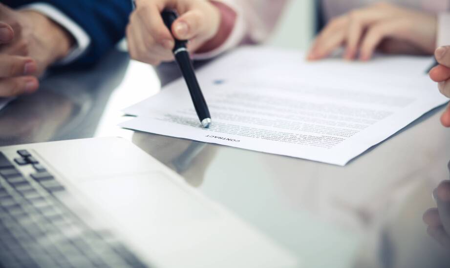 Jakie są kluczowe aspekty tłumaczenia umów leasingowych?