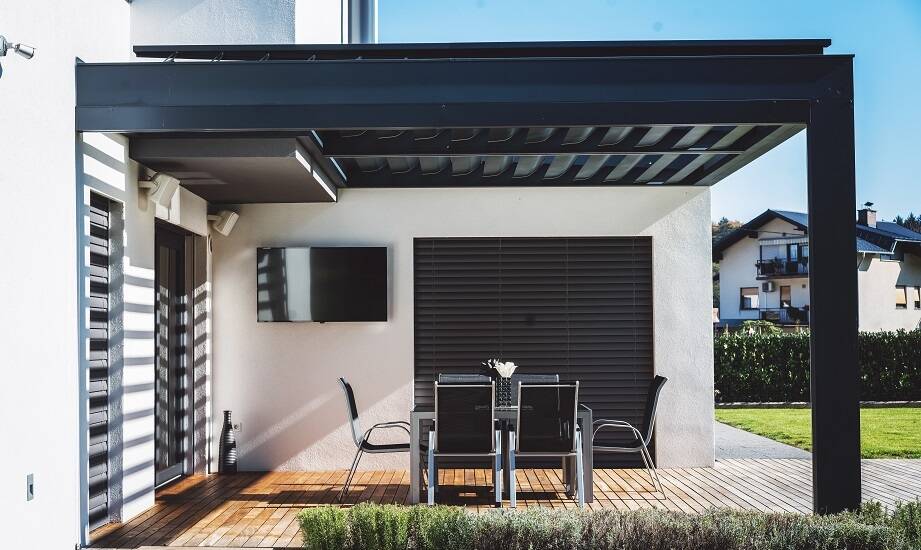 Zalety pergoli na wymiar w tworzeniu rekreacyjnej przestrzeni na tarasie