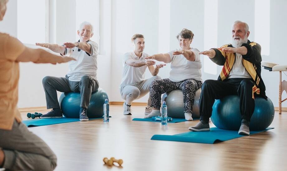 Jak dom starców wspiera rehabilitację dla osób z ograniczeniami ruchowymi?