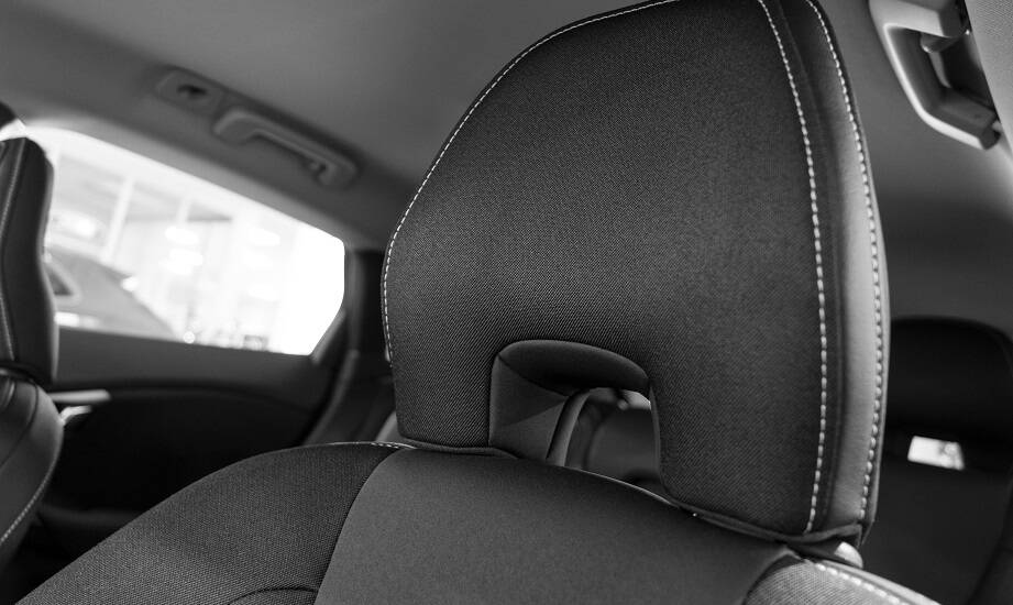 Różnorodność wykończeń w samochodowych pokrowcach – co wybrać?