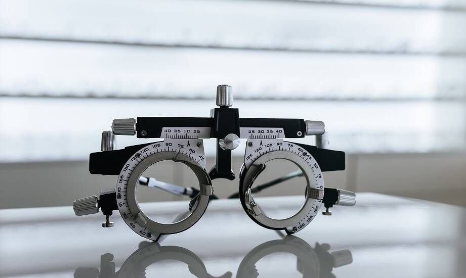 Jakie optyczne usługi oferują szybkie realizacje zleceń?