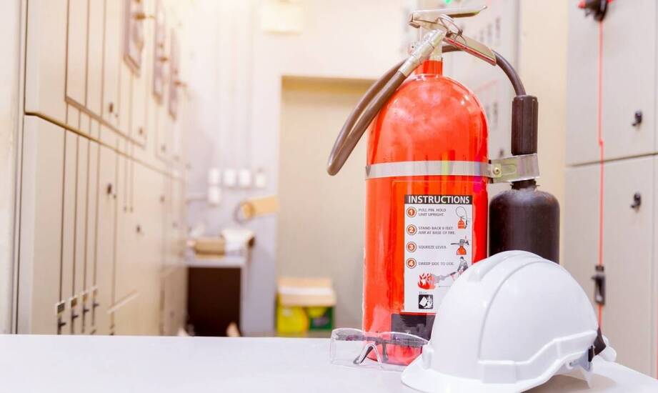 Płynowa gaśnica a inne typy gaśnic – kluczowe różnice i zastosowania