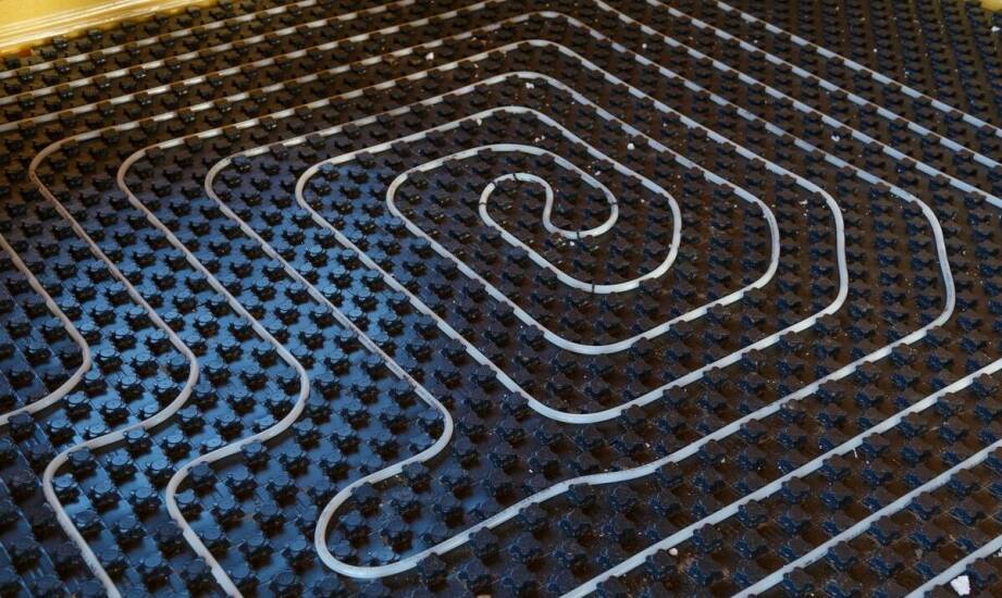 Możliwości technologiczne podłogowego ogrzewania frezowanego w kontekście zdalnego sterowania