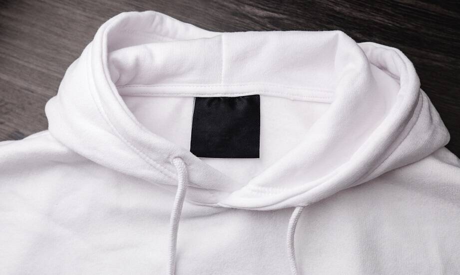 Personalizacja odzieży roboczej: rola naszywek na bluzy w budowaniu wizerunku firmy