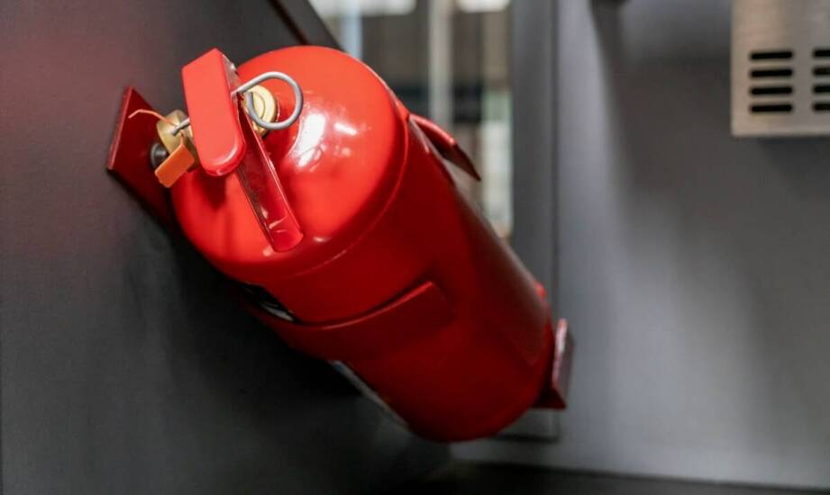 Rola ogniotrwałych szaf w ochronie pracowników przed niebezpiecznymi substancjami