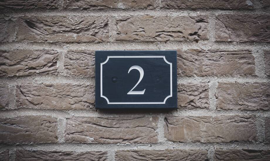 Jak stylowo oznaczyć numer mieszkania i pocztową skrzynkę?