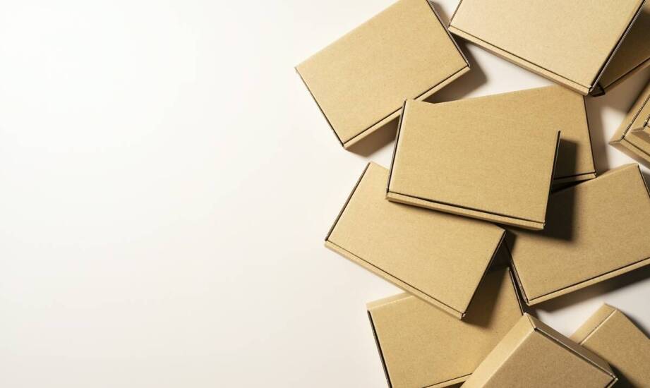 Jak dopasować tekturowe opakowania do potrzeb branży e-commerce?