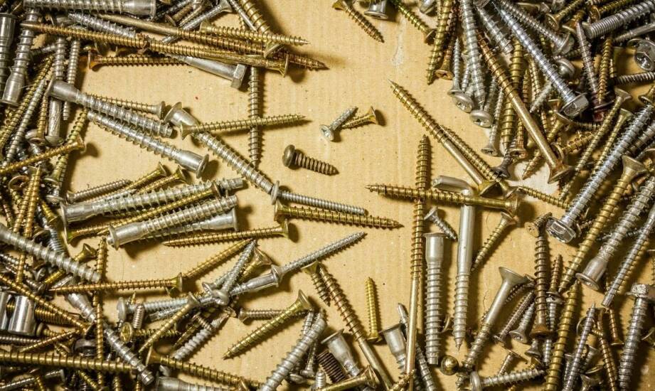 Jakie są różnice między wkrętami do plastiku a metalowymi wkrętami?