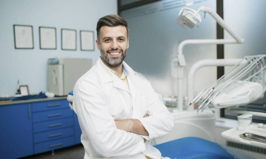Stomatolog a profilaktyka – jak dbać o zęby pomiędzy wizytami?