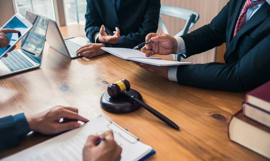 Wpływ nowych technologii na relacje z klientami w prawie