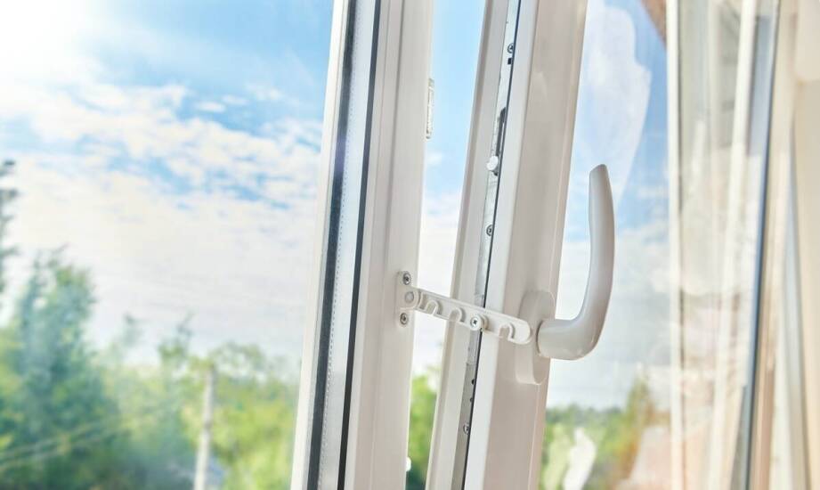 Drzwi PCV - dlaczego są odporne na warunki atmosferyczne?