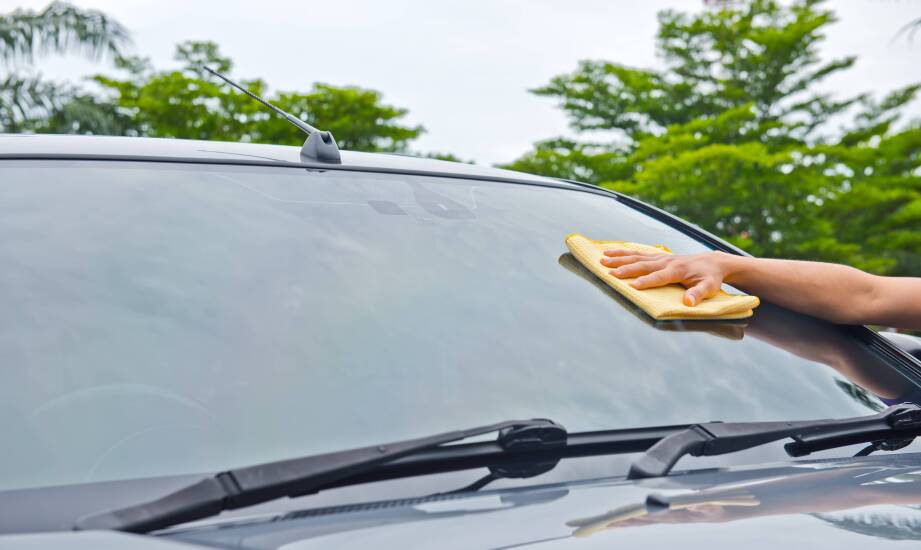 Professional Glass Cleaning Products and Their Impact on Driving Safety