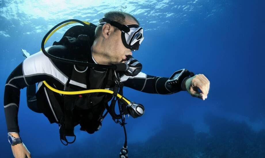 Porady dla nurków: jak skutecznie komunikować się pod wodą?