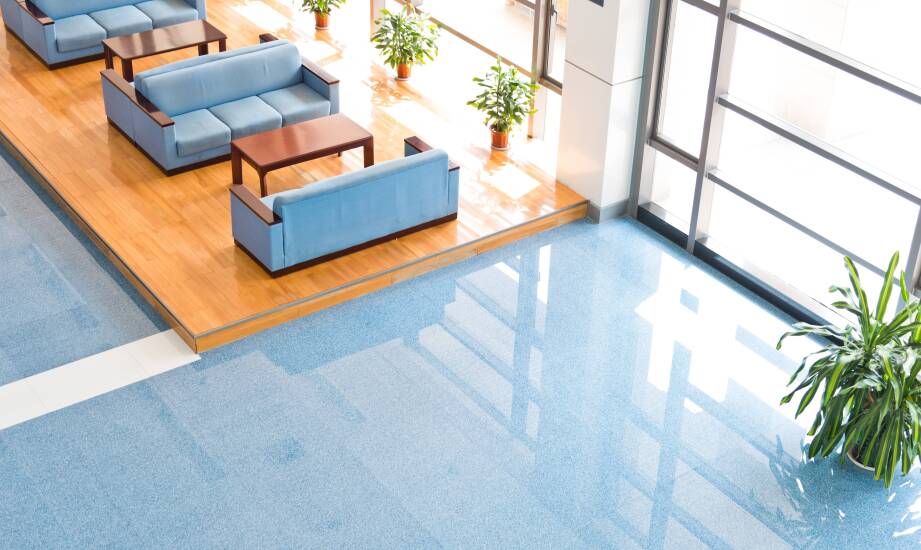 Wpływ dekoracyjnych posadzek z żywicy na komfort użytkowania pomieszczeń mieszkalnych